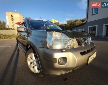 Серый Ниссан ИксТрейл, объемом двигателя 2 л и пробегом 213 тыс. км за 9400 $, фото 2 на Automoto.ua