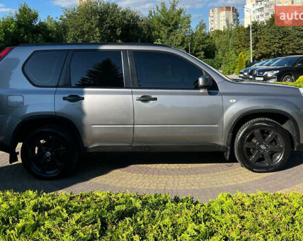 Серый Ниссан ИксТрейл, объемом двигателя 2 л и пробегом 220 тыс. км за 10800 $, фото 7 на Automoto.ua