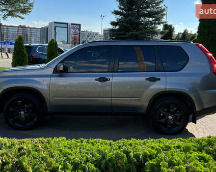 Серый Ниссан ИксТрейл, объемом двигателя 2 л и пробегом 220 тыс. км за 10800 $, фото 3 на Automoto.ua