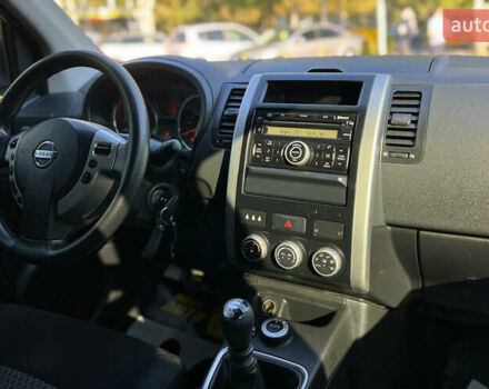 Серый Ниссан ИксТрейл, объемом двигателя 2 л и пробегом 220 тыс. км за 10800 $, фото 18 на Automoto.ua