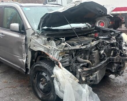 Серый Ниссан ИксТрейл, объемом двигателя 2 л и пробегом 200 тыс. км за 4500 $, фото 3 на Automoto.ua