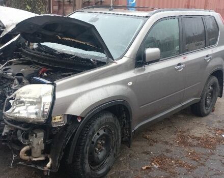 Серый Ниссан ИксТрейл, объемом двигателя 2 л и пробегом 200 тыс. км за 4500 $, фото 5 на Automoto.ua