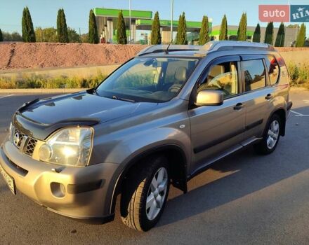 Серый Ниссан ИксТрейл, объемом двигателя 2 л и пробегом 213 тыс. км за 9400 $, фото 1 на Automoto.ua