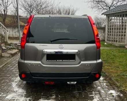 Серый Ниссан ИксТрейл, объемом двигателя 2 л и пробегом 185 тыс. км за 10200 $, фото 4 на Automoto.ua