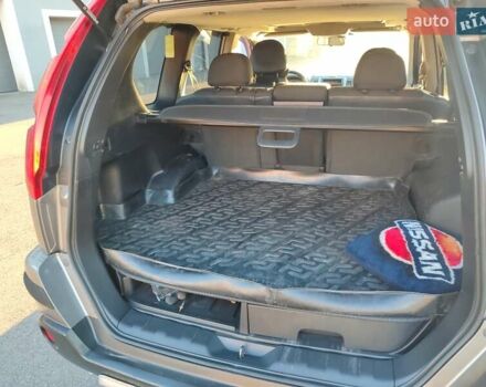 Серый Ниссан ИксТрейл, объемом двигателя 2 л и пробегом 213 тыс. км за 9400 $, фото 23 на Automoto.ua