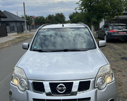 Серый Ниссан ИксТрейл, объемом двигателя 2 л и пробегом 263 тыс. км за 13000 $, фото 5 на Automoto.ua