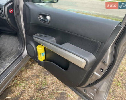 Серый Ниссан ИксТрейл, объемом двигателя 2 л и пробегом 127 тыс. км за 12000 $, фото 7 на Automoto.ua