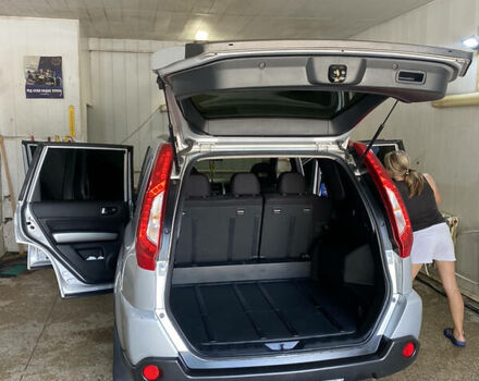 Серый Ниссан ИксТрейл, объемом двигателя 2 л и пробегом 285 тыс. км за 11800 $, фото 20 на Automoto.ua