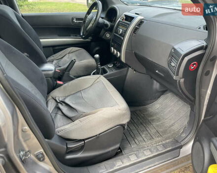Серый Ниссан ИксТрейл, объемом двигателя 2 л и пробегом 127 тыс. км за 12000 $, фото 8 на Automoto.ua