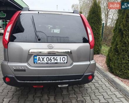 Серый Ниссан ИксТрейл, объемом двигателя 2 л и пробегом 179 тыс. км за 11500 $, фото 4 на Automoto.ua