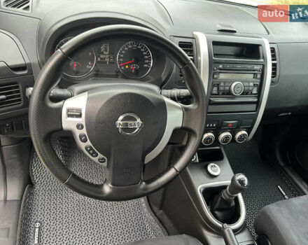 Серый Ниссан ИксТрейл, объемом двигателя 2 л и пробегом 263 тыс. км за 13000 $, фото 54 на Automoto.ua