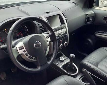 Серый Ниссан ИксТрейл, объемом двигателя 2 л и пробегом 275 тыс. км за 13800 $, фото 4 на Automoto.ua