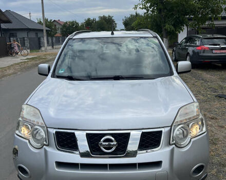 Серый Ниссан ИксТрейл, объемом двигателя 2 л и пробегом 263 тыс. км за 13000 $, фото 2 на Automoto.ua
