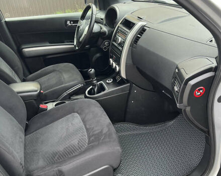 Серый Ниссан ИксТрейл, объемом двигателя 2 л и пробегом 263 тыс. км за 13000 $, фото 77 на Automoto.ua