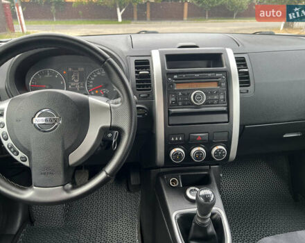 Серый Ниссан ИксТрейл, объемом двигателя 2 л и пробегом 263 тыс. км за 13000 $, фото 60 на Automoto.ua