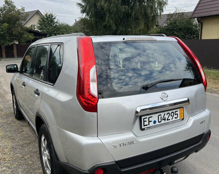 Серый Ниссан ИксТрейл, объемом двигателя 2 л и пробегом 263 тыс. км за 13000 $, фото 14 на Automoto.ua