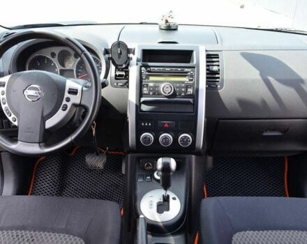 Серый Ниссан ИксТрейл, объемом двигателя 2 л и пробегом 317 тыс. км за 7000 $, фото 4 на Automoto.ua