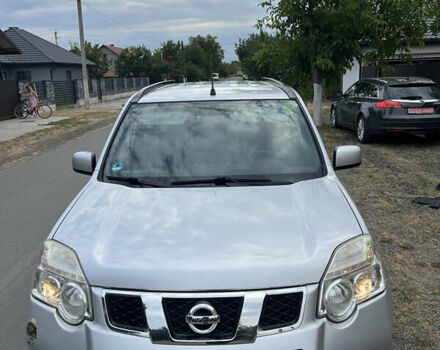 Серый Ниссан ИксТрейл, объемом двигателя 2 л и пробегом 263 тыс. км за 13000 $, фото 3 на Automoto.ua