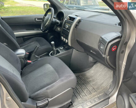 Серый Ниссан ИксТрейл, объемом двигателя 2 л и пробегом 127 тыс. км за 12000 $, фото 9 на Automoto.ua
