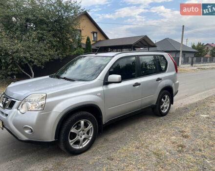 Серый Ниссан ИксТрейл, объемом двигателя 2 л и пробегом 263 тыс. км за 13000 $, фото 11 на Automoto.ua