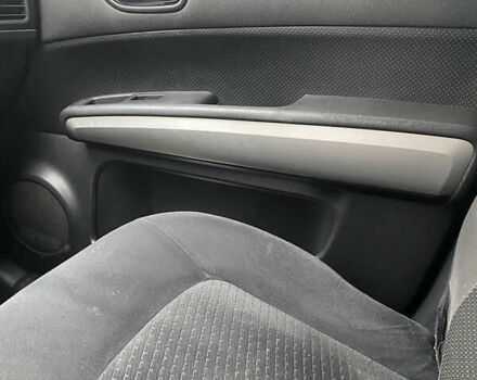 Серый Ниссан ИксТрейл, объемом двигателя 2 л и пробегом 285 тыс. км за 11800 $, фото 4 на Automoto.ua