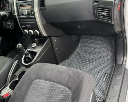 Серый Ниссан ИксТрейл, объемом двигателя 2 л и пробегом 263 тыс. км за 13000 $, фото 76 на Automoto.ua