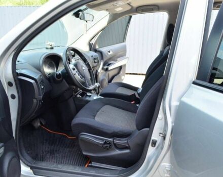 Серый Ниссан ИксТрейл, объемом двигателя 2 л и пробегом 317 тыс. км за 7000 $, фото 5 на Automoto.ua