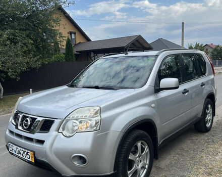 Серый Ниссан ИксТрейл, объемом двигателя 2 л и пробегом 263 тыс. км за 13000 $, фото 9 на Automoto.ua