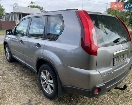 Серый Ниссан ИксТрейл, объемом двигателя 2 л и пробегом 127 тыс. км за 12000 $, фото 4 на Automoto.ua