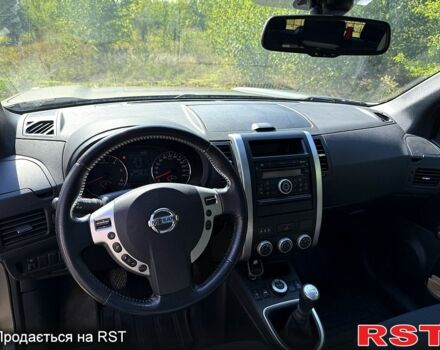 Серый Ниссан ИксТрейл, объемом двигателя 2 л и пробегом 240 тыс. км за 11500 $, фото 7 на Automoto.ua
