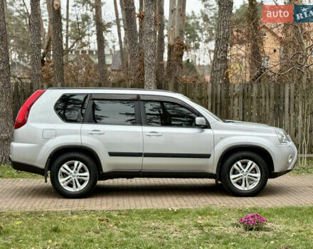 Серый Ниссан ИксТрейл, объемом двигателя 2.49 л и пробегом 199 тыс. км за 11700 $, фото 4 на Automoto.ua