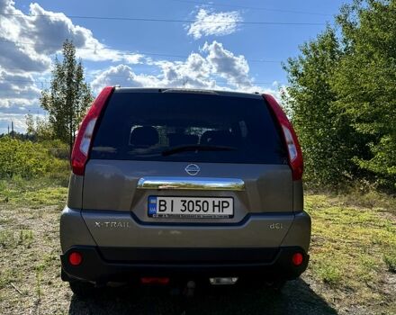 Серый Ниссан ИксТрейл, объемом двигателя 2 л и пробегом 240 тыс. км за 11500 $, фото 3 на Automoto.ua