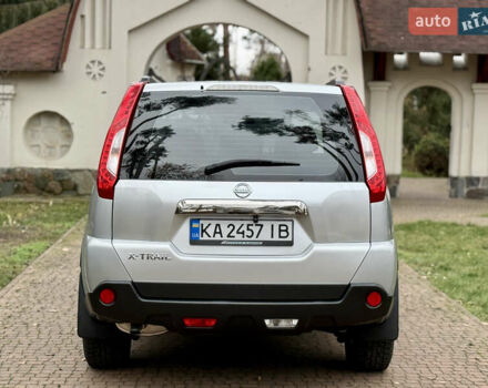 Серый Ниссан ИксТрейл, объемом двигателя 2.49 л и пробегом 199 тыс. км за 11700 $, фото 2 на Automoto.ua