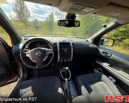 Серый Ниссан ИксТрейл, объемом двигателя 2 л и пробегом 240 тыс. км за 11500 $, фото 9 на Automoto.ua