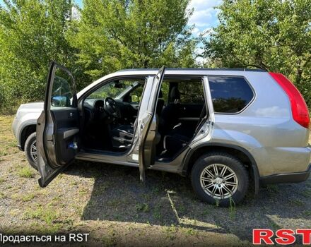 Серый Ниссан ИксТрейл, объемом двигателя 2 л и пробегом 240 тыс. км за 11500 $, фото 5 на Automoto.ua