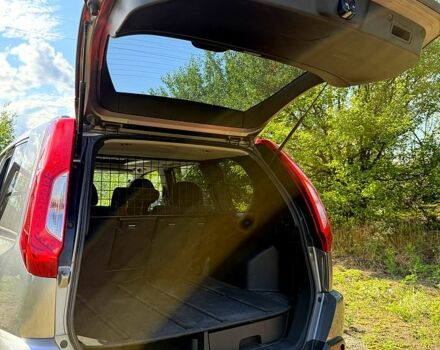 Серый Ниссан ИксТрейл, объемом двигателя 2 л и пробегом 240 тыс. км за 11500 $, фото 6 на Automoto.ua