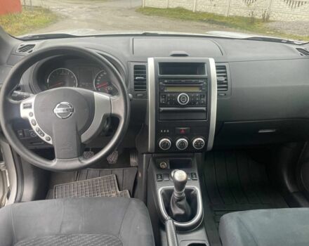 Серый Ниссан ИксТрейл, объемом двигателя 2 л и пробегом 265 тыс. км за 8700 $, фото 2 на Automoto.ua