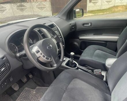 Серый Ниссан ИксТрейл, объемом двигателя 2 л и пробегом 265 тыс. км за 8700 $, фото 3 на Automoto.ua