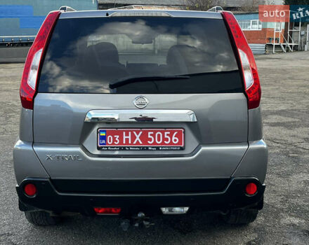 Серый Ниссан ИксТрейл, объемом двигателя 2 л и пробегом 269 тыс. км за 13499 $, фото 5 на Automoto.ua