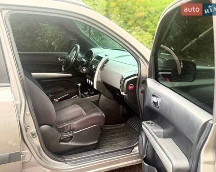 Серый Ниссан ИксТрейл, объемом двигателя 2 л и пробегом 185 тыс. км за 9300 $, фото 6 на Automoto.ua