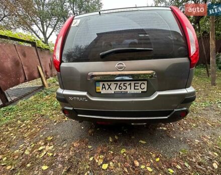 Серый Ниссан ИксТрейл, объемом двигателя 2.49 л и пробегом 79 тыс. км за 10800 $, фото 1 на Automoto.ua