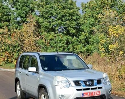 Сірий Ніссан ІксТрейл, об'ємом двигуна 2 л та пробігом 297 тис. км за 12350 $, фото 1 на Automoto.ua