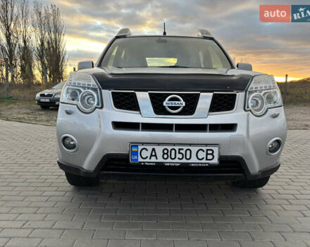 Сірий Ніссан ІксТрейл, об'ємом двигуна 2 л та пробігом 142 тис. км за 9900 $, фото 1 на Automoto.ua