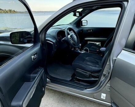 Сірий Ніссан ІксТрейл, об'ємом двигуна 2 л та пробігом 174 тис. км за 11500 $, фото 2 на Automoto.ua