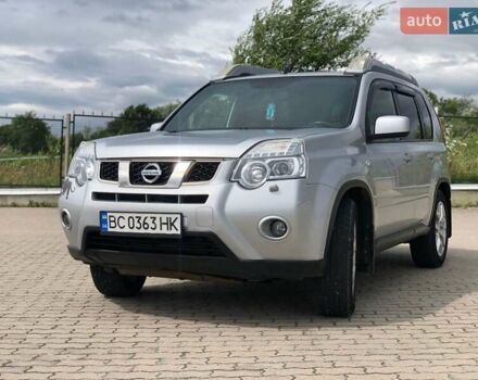 Серый Ниссан ИксТрейл, объемом двигателя 2 л и пробегом 275 тыс. км за 10500 $, фото 5 на Automoto.ua