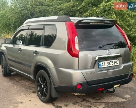 Серый Ниссан ИксТрейл, объемом двигателя 2 л и пробегом 185 тыс. км за 9300 $, фото 2 на Automoto.ua