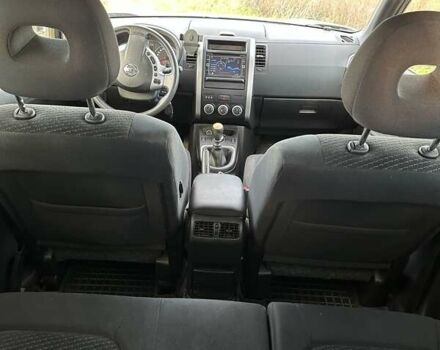 Серый Ниссан ИксТрейл, объемом двигателя 2 л и пробегом 221 тыс. км за 10950 $, фото 2 на Automoto.ua