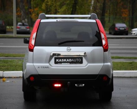 Серый Ниссан ИксТрейл, объемом двигателя 2 л и пробегом 193 тыс. км за 1950 $, фото 4 на Automoto.ua