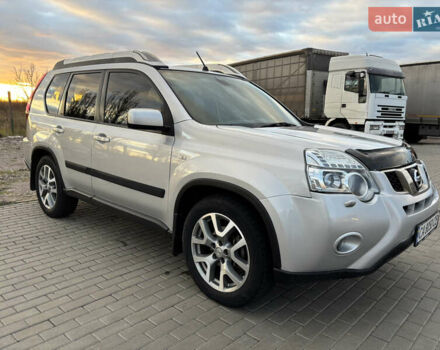 Сірий Ніссан ІксТрейл, об'ємом двигуна 2 л та пробігом 142 тис. км за 9900 $, фото 2 на Automoto.ua