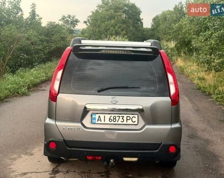 Серый Ниссан ИксТрейл, объемом двигателя 2 л и пробегом 185 тыс. км за 9300 $, фото 3 на Automoto.ua